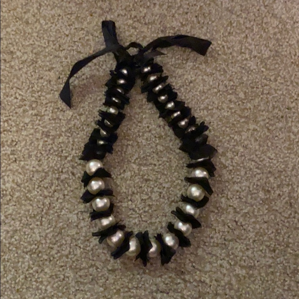 Black/pearl necklace